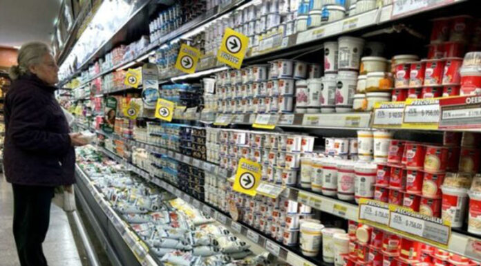 Nuevo dólar: el gobierno presiona a los súper para que no acepten listas con aumentos de precios