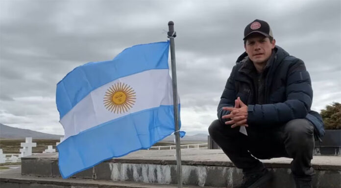 La historia del influencer que entró a Malvinas con la camiseta de Maradona: “Alcé la bandera argentina”