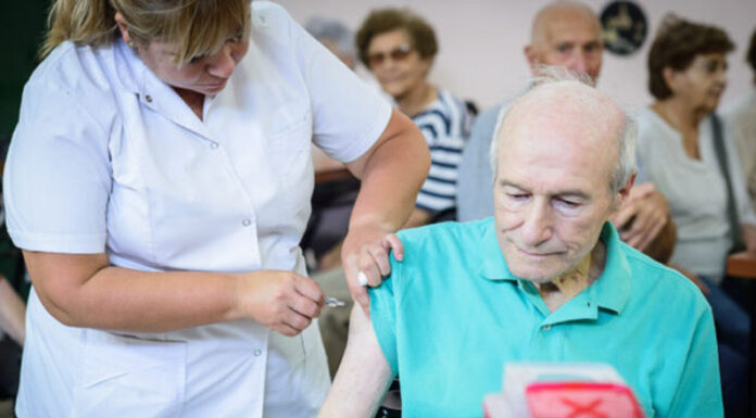 La vacunación no es solo cosa de niños: ¿por qué es clave que los adultos también estén protegidos?