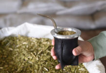 Mate, vino y asado: qué pasó con el consumo de los tres productos preferidos de los argentinos en el comienzo del año