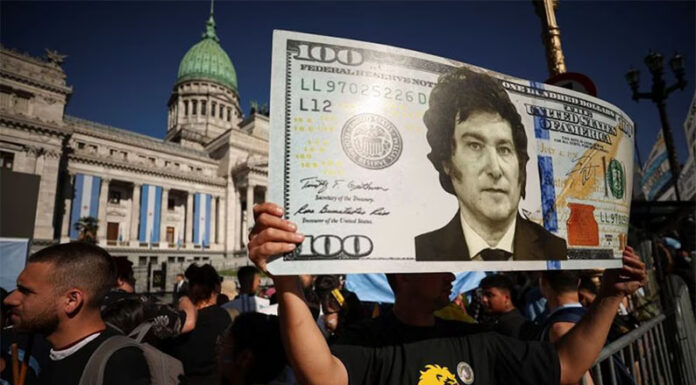 A cuánto podría llegar el dólar en la segunda mitad del año según el mercado y el plan de Milei