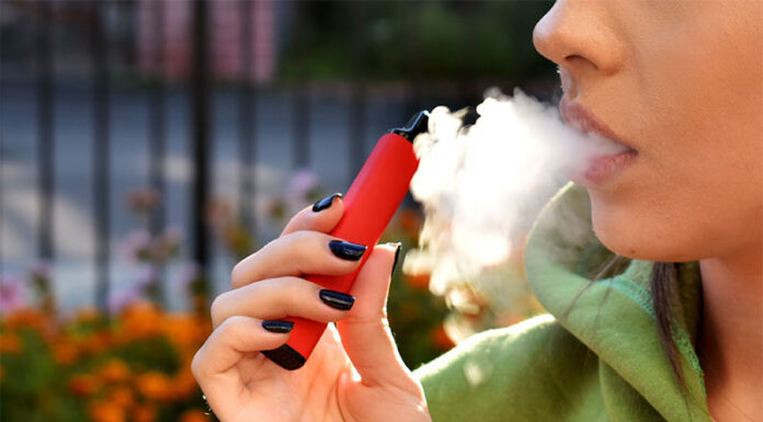 Del cigarrillo al vapeo: una nueva forma de adicción que crece entre los jóvenes