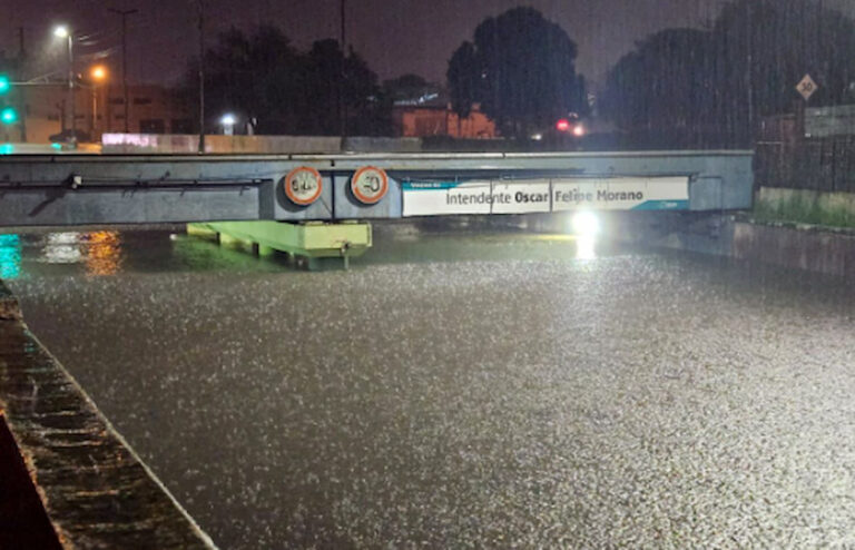 Zárate suspende alertas tras 30 horas de temporal, pero continúa la operación de rescate