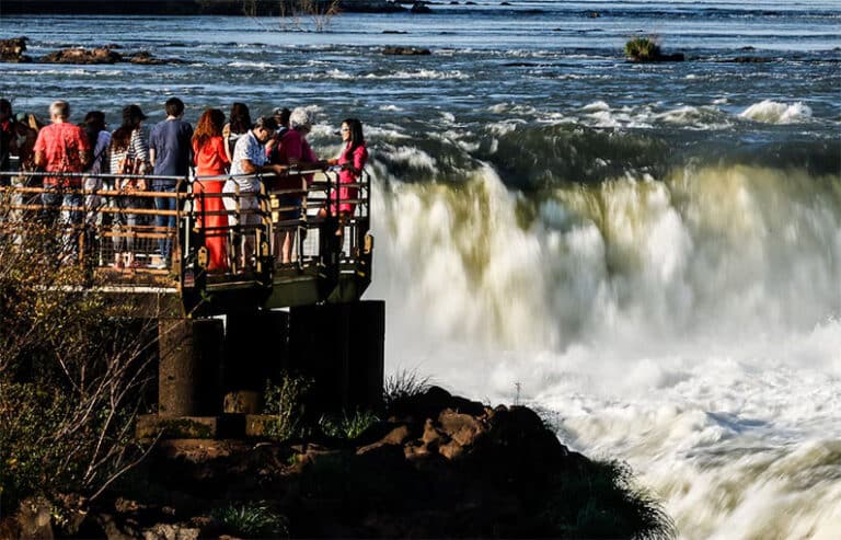 Dólares y turismo: de enero a mayo salieron 4,3 millones de turistas más de los que entraron a la Argentina