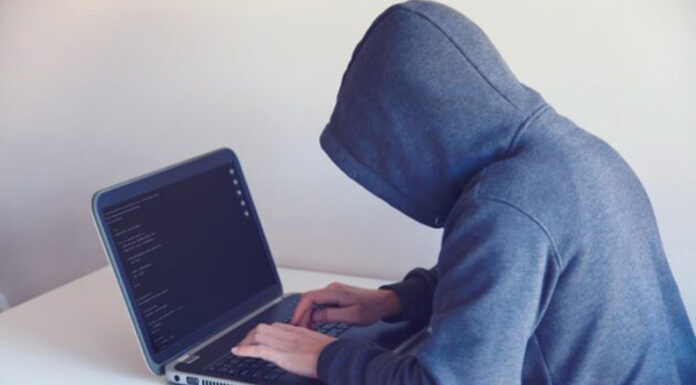 Seguridad aprobó un protocolo que habilita el accionar de policías encubiertos en redes sociales y webs