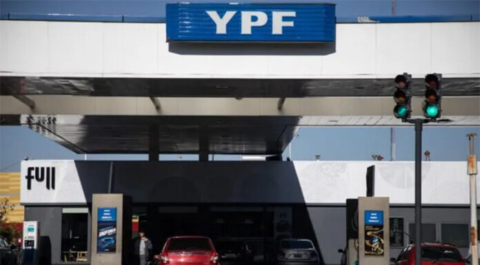 Caen las ventas de nafta y gasoil, pero los usuarios se vuelcan a la premium