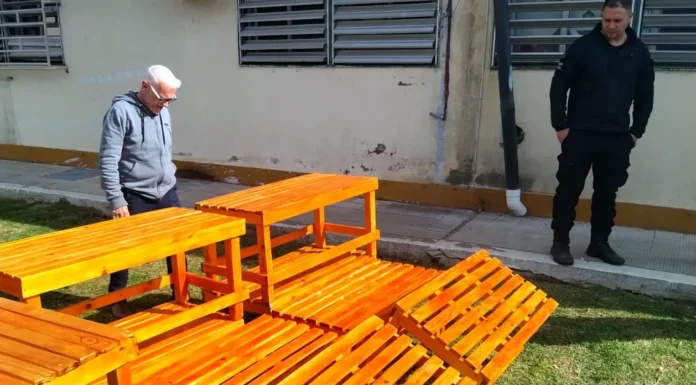 Iniciativa solidaria Unidad 41: los internos fabricaron bancos para el Hospital Virgen del Carmen de Zárate
