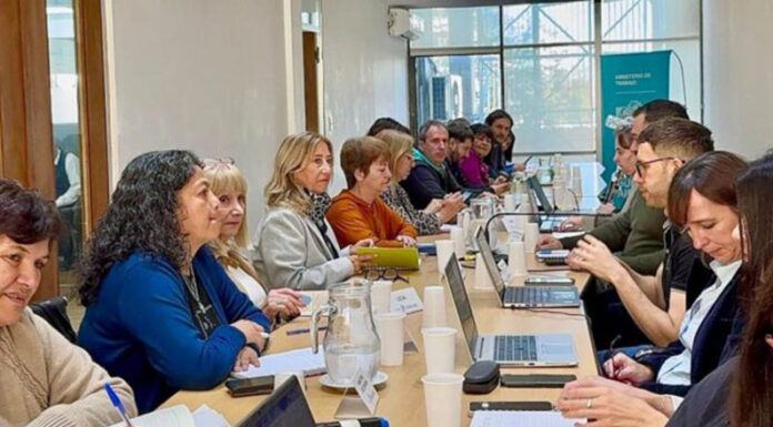 Provincia ofreció a docentes una suba del 5% en dos tramos: cómo quedarían los salarios