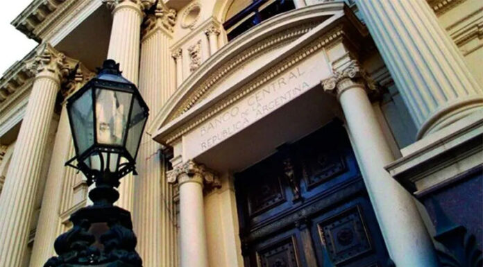 Bajó el dólar y el Banco Central llevó a 25% las tasas de interés