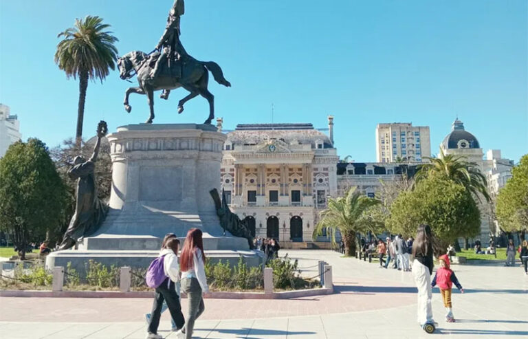 Del frío al abrigo del sol: domingo de elecciones con cielo despejado