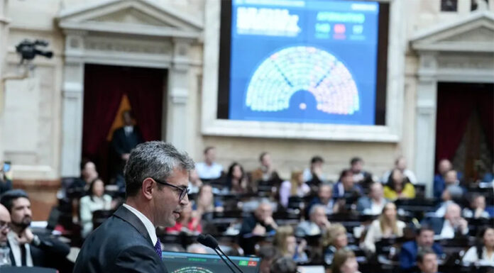 La ley que limita a Javier Milei el uso de los DNU fue modificada en Diputados y ahora debe volver al Senado