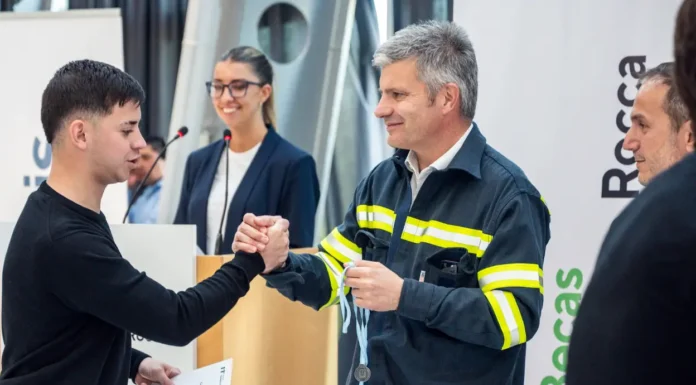 Becas Roberto Rocca: entregan más de 1200 reconocimientos a la excelencia académica y al compromiso industrial
