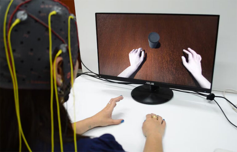 Prueban en Argentina una interfaz cerebro-computadora para la recuperación motriz tras un ACV