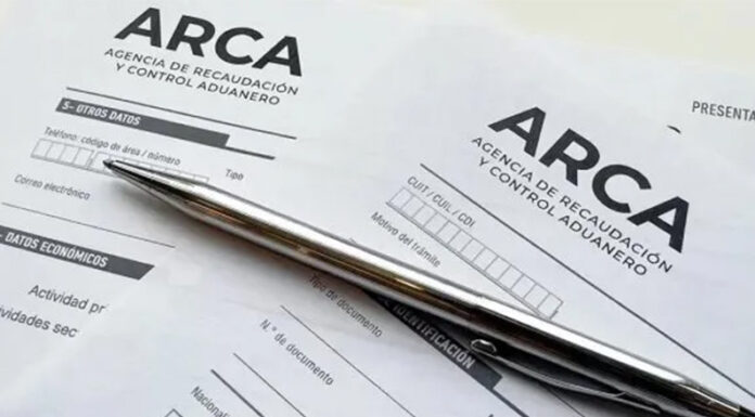 Reforma tributaria: el Gobierno analiza eliminar el monotributo y bajar el piso de Ganancias