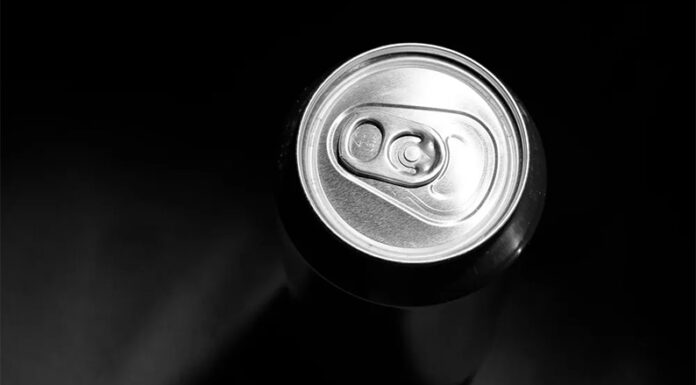 Buscan por ley prohibir la venta de bebidas energizantes a menores de edad