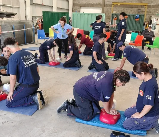 En Zárate, Bayer entrenó a futuros bomberos en el 17° Encuentro de Cadetes de la Zona Norte