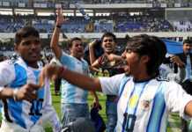 Caos en la visita de Messi a la India: estuvo solo 20 minutos y los hinchas destrozaron todo