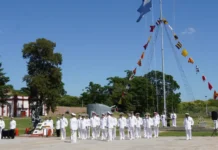 Acto de cambio de comando en la Base Naval Zárate, con presencia de autoridades y veteranos