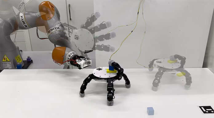 Científicos crearon una mano robótica súper versátil: desmontable, simétrica y puede tener cinco o seis dedos