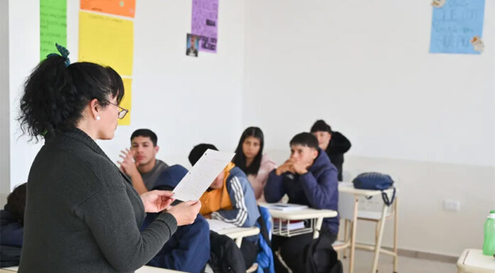 La Provincia busca unificar la carga horaria de los docentes en una misma escuela