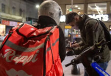 El mito de que el trabajo en plataformas equivale a ser “tu propio jefe”: el 75% padece el pluriempleo