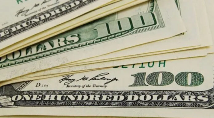 El dólar oficial no encuentra piso: el minorista perfora los $1.400 y toca un mínimo en más de cuatro meses