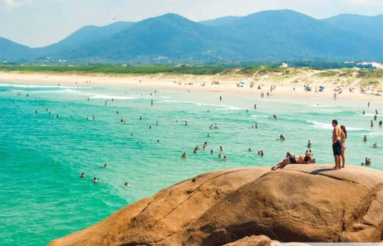 Dólares a Brasil: Florianópolis cerró el verano con 50% más de argentinos