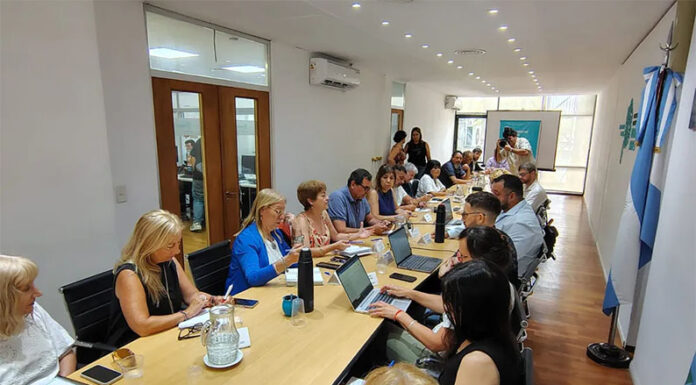 Provincia ofertó un 9% en tres cuotas: estatales ya aceptaron y los docentes están a un paso del acuerdo