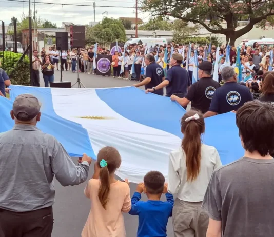 En Zárate se realizó esta mañana el acto oficial a 44 años de la Gesta de Malvinas con mucha emotividad