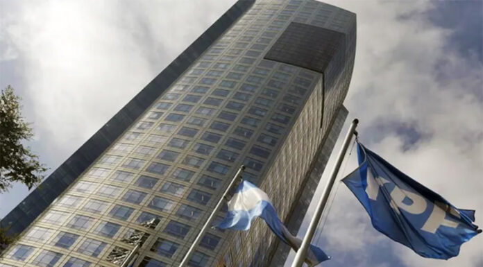 YPF anunció una inversión petrolera por USD 25 mil millones para desarrollar Vaca Muerta