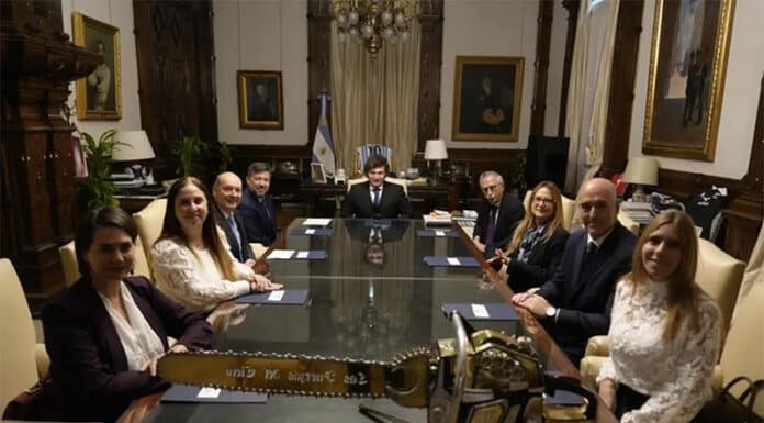 Milei anunció una inversión de US$ 8.000 millones de farmacéuticas extranjeras en medio del ruido con los laboratorios locales