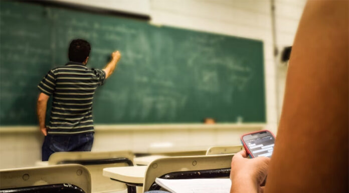 Pantallas y aprendizaje: qué dice un especialista sobre el impacto real del uso del celular en la escuela