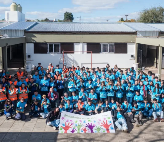 Más de 350 voluntarios renovaron una escuela primaria y un centro educativo secundario de Campana