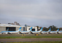 El Gobierno subió 563% la tasa de seguridad aeroportuaria: cuánto van a aumentar los pasajes