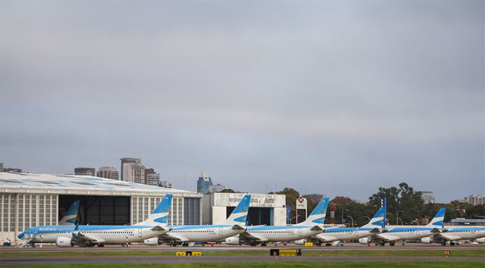 El Gobierno subió 563% la tasa de seguridad aeroportuaria: cuánto van a aumentar los pasajes