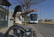 Los discapacitados podrán viajar en colectivos y trenes sin presentar el Certificado Único de Discapacidad