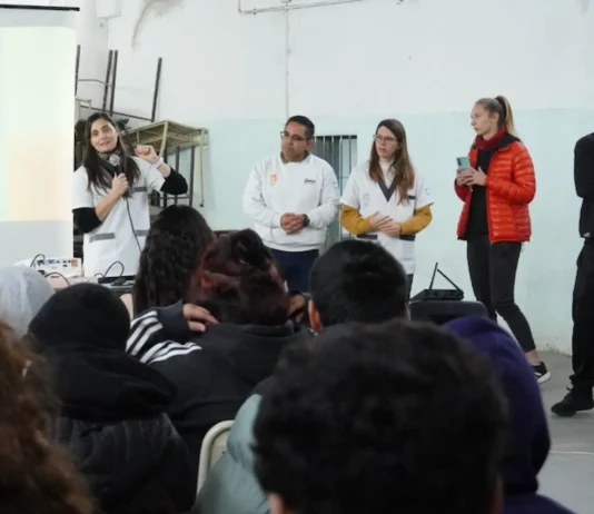 El Municipio puso en marcha un programa de charlas sobre nutrición, salud mental y deporte en escuelas secundarias