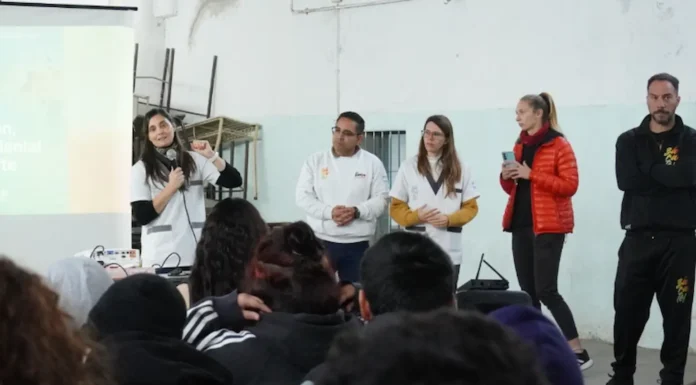 El Municipio puso en marcha un programa de charlas sobre nutrición, salud mental y deporte en escuelas secundarias