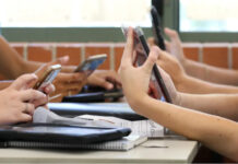 El 59% de los alumnos de tercer grado ya cuenta con un teléfono personal