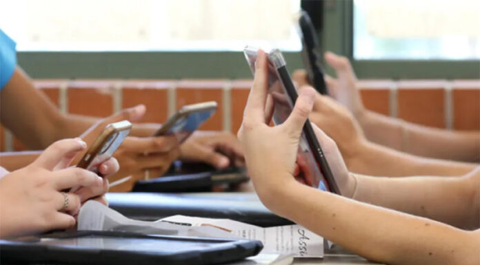 El 59% de los alumnos de tercer grado ya cuenta con un teléfono personal