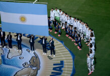 Qué futbolistas de la selección argentina viajan en el avión que aterrizará hoy en Ezeiza tras la final del Mundial