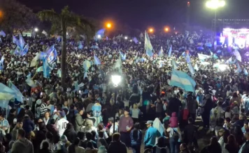 Zárate festejó en el Parque Urbano la épica remontada de Argentina ante Inglaterra rumbo a la final del domingo