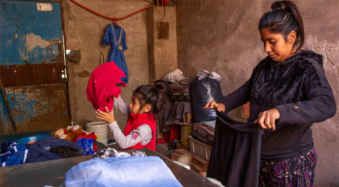 Pobreza infantil: casi 4 de cada 10 niños y adolescentes no puede acceder a ropa o calzado, según la UCA