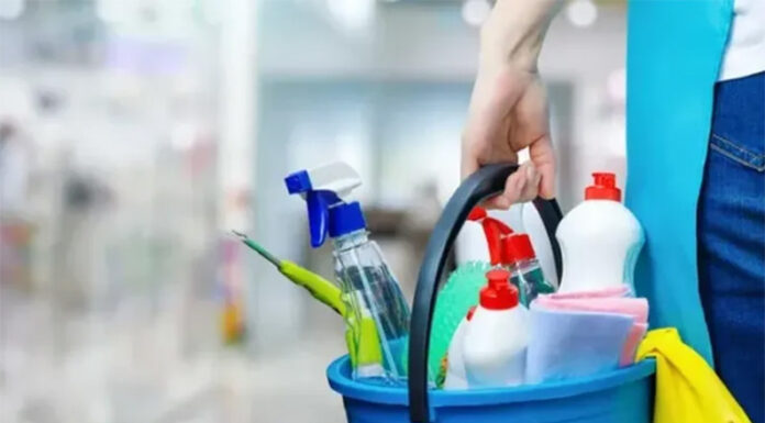 La ANMAT prohibió dos marcas de productos de limpieza: cuáles son