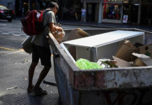 La pobreza subió al 32,3% en el primer semestre del año y afectó a 15,5 millones de personas