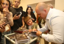 “La Lucha del Caído”: Carlos Velazquez presentó en Zárate su historia de lucha contra la ludopatía, acompañado por su familia y su fe