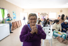 De 12 tapitas a un anteojo: cómo sumarse a la campaña que transforma plástico en salud visual